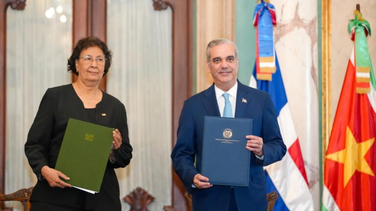 República Dominicana y Surinam firman acuerdos de cooperación en turismo, agricultura e inversión privada